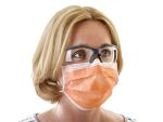 Anwendungsbeispiel Schutzbrille Komfort mit weichem Nasensteg in Kombination mit orangefarbenem Mundschutz