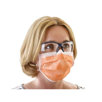 Anwendungsbeispiel Schutzbrille Komfort mit weichem Nasensteg in Kombination mit orangefarbenem Mundschutz